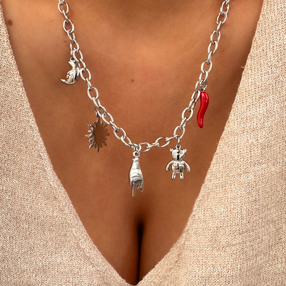 
                      
                        COLLIER VELORA
                      
                    