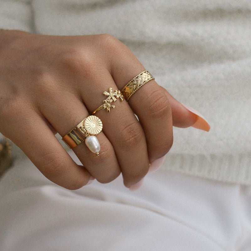 Bague Melisse en acier inoxydable avec motif fleur, ajustable et hypoallergénique - marque ZAORA